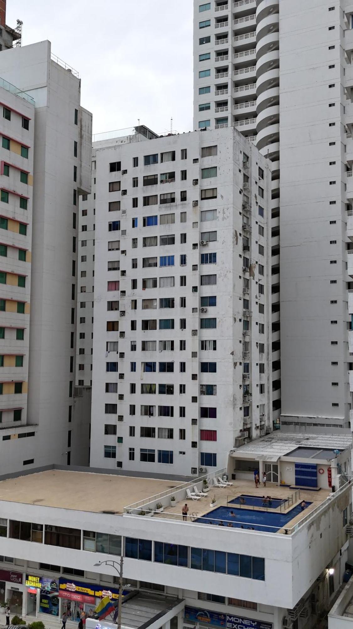 Apartahotel En Edificio Delfines